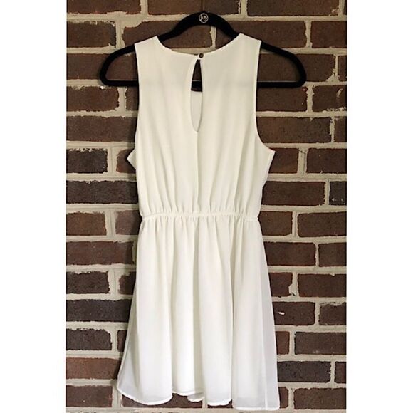 Tyche White Dress Size Small - Picture 2 of 5